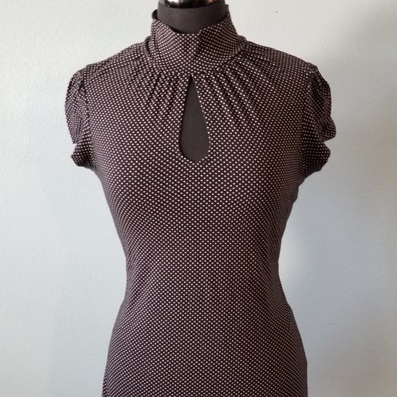 Black and white polka dot top with keyhole cutout - Picture 1 of 2